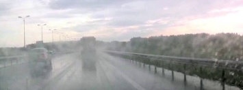 Трассу Борисполь-Днепр-Запорожье затопили дожди: движение автотранспорта парализовано