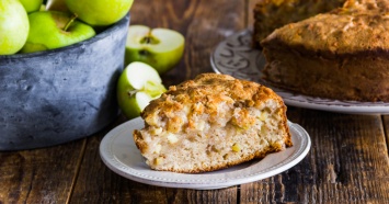 Когда нет времени: ленивый пирог с яблоками и корицей (рецепт)