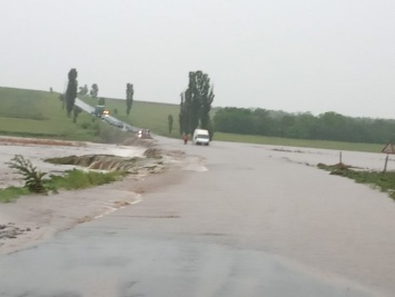 Стихийное бедствие в Запорожской области: ураган практически уничтожил половину села
