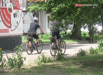 Двойная охрана: Велопатруль следит за порядком там, где в Кривом Роге платят деньги Муниципальной гвардии