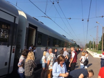 В Кривом Роге произошел обрыв контактной сети на железной дороге, - ФОТО