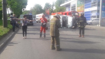 В Харькове масштабное ДТП: грузовик смял автобус, как консервную банку, более десяти пострадавших