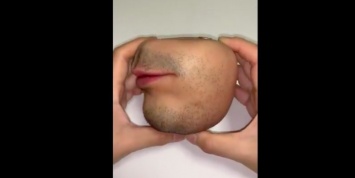 Японец показал «человеческий» рот-кошелек, сделанный своими руками
