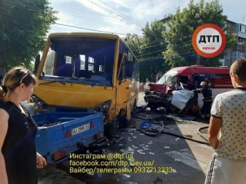 ДТП маршруток в Боярке: одного из водителей обвинили в нарушении ПДД