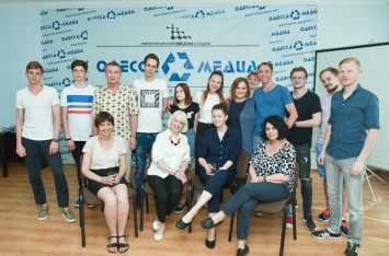 Журналистов Южноукраинского Медиа Холдинга поздравили с профессиональным праздником (фото)