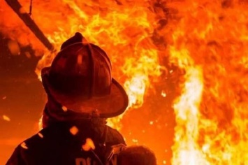 В результате пожара в криворожской многоэтажке пострадал мужчина, - ФОТО