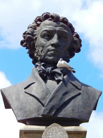 Неизвестный памятник Пушкину: поэт творил в Днепре и очень проникся разбойниками (Фото)