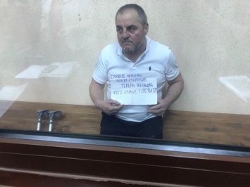 Суд в Крыму продлил арест активисту Эдему Бекирову