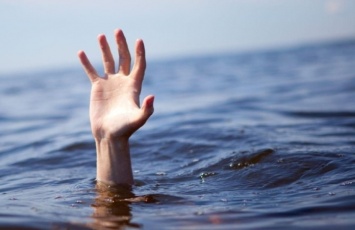 На Полтавщине в реке нашли тело женщины с привязанным камнем (фото)
