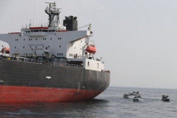Боевых водолазов заподозрили в нападении на танкеры в водах ОАЭ