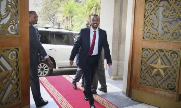 Премьер Эфиопии попытался примирить военных и оппозицию в Судане