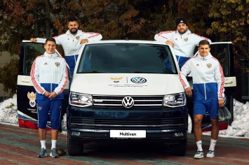 Сборная России по футболу получит 10 автомобилей Volkswagen