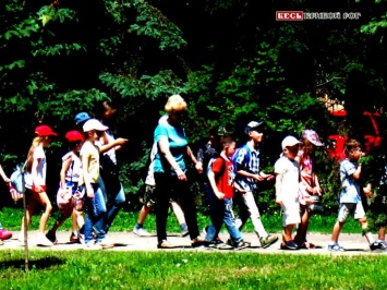 Реформаторы предлагают и продвигают: В Украине ликвидируют детские дома и дома малютки