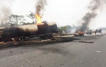 В Нигерии попал в аварию пассажирский автобус, есть погибшие