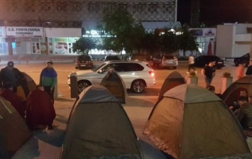 В Молдове неизвестные развернули палатки возле госучреждений