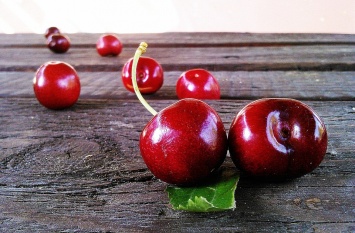 Черешня и вишня: кому нельзя есть и чем полезны эти ягоды