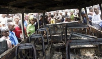 В Нигерии автобус столкнулся с грузовиком, все пассажиры погибли