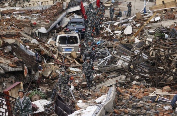 Беспощадная стихия разрушает целые города, десятки погибших и раненых: "Обваливаются крыши"