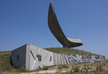Керченский мемориал «Парус» существенно поврежден кувалдой и автогеном, - глава местной ячейки «Русской общины»