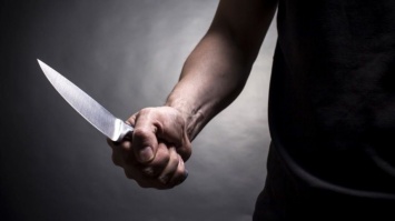 Житель Николаева изрезал сожительницу, а потом воткнул себе нож в грудь