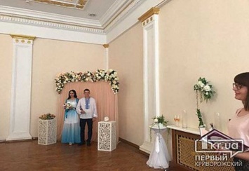 Боец из Кривого Рога приехал из фронта в отпуск, чтобы жениться