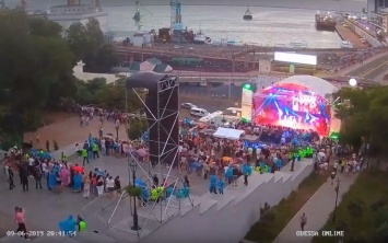 «Люди спаслись чудом»: во время концерта в Одессе едва не произошла трагедия (видео)