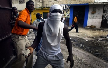 На Гаити проходят антиправительственные протесты, есть жертвы