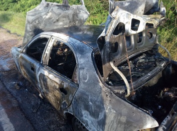 На Николаевщине спасателям снова пришлось тушить автомобили и ликвидировать пожар на АЗС (ФОТО)