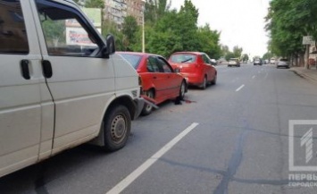 На Днепропетровщине три автомобиля попали в ДТП, стоя в пробке