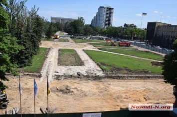В рамках реконструкции площади Соборной безжалостно уничтожается газон за 1,8 млн