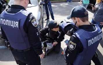 На блокпосту в Луганской области полиция жестоко избила адвоката