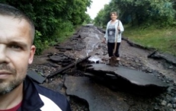 Дождь смыл дороги в Черкасской области - СМИ