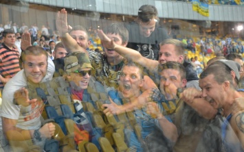 Зигующие футбольные фанаты вдохновили украинских националистов
