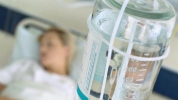 В Запорожье женщина, заболевшая ботулизмом, находится на искусственной вентиляции легких