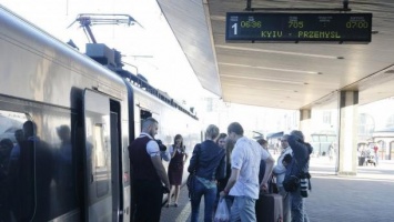 Безвиз: за 2 года Укрзализныця перевезла в ЕС почти 1,6 млн пассажиров