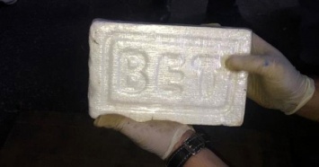 В контейнере с консервами из Эквадора нашли 400 килограммов кокаина