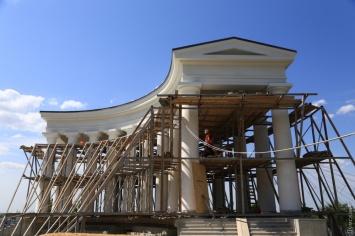 Пятьдесят оттенков белого: отреставрированную Воронцовскую колоннаду откроют во второй половине лета