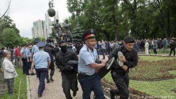 Задержанных участников стихийных протестов в Казахстане ищут родные