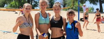В Никополе прошел Кубок города по пляжному волейболу среди девушек