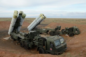 РФ перебрасывает дополнительные военные силы в Крым - СМИ