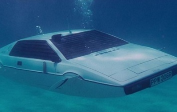 Илон Маск заявил о создании автомобиля-субмарины