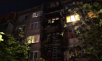 В Днепровском районе Киева произошел пожар на нескольких балконах жилого дома