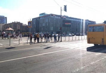 На площади Героев Майдана в Днепре установили светофор