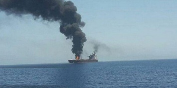 У берегов Ирана неизвестные атаковали торпедами два танкера
