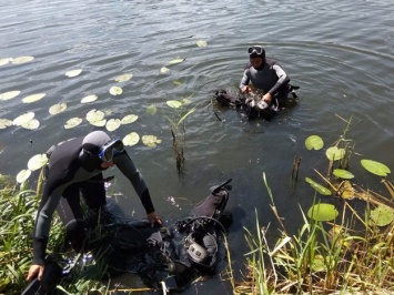 Вытащили водолазы: под Харьковом утонули двое молодых парней