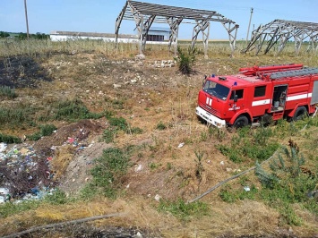 За сутки спасатели Николаевщины потушили 6 пожаров сухой травы, мусора и сена