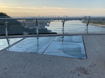 "Мост Кличко" закроют для посетителей: на сколько и почему