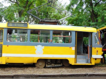 В Николаеве сошел трамвай с рельсов