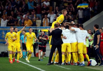 УЕФА открыл дело из-за поведения болельщиков на матче Украина - Сербия во Львове