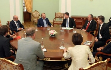 Кучма обсудил "хлебное перемирие" на Донбассе с главой ОБСЕ